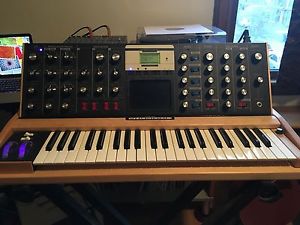 Moog Minimoog Voyager Analog Synthesizer "Mint Condition" with blue Mod Wheel