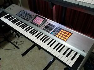 Roland Fantom-X7 Keyboard