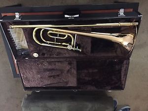 Yamaha Bass Trombone-YBL421G   W/ Case & Mouthpiece included Only Played Once