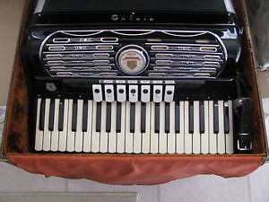Titano Palmer Convertor  120-Bass 41-Key Free Bass Piano Accordion w/ Case