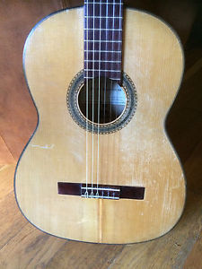 surprenante guitare flamenca bianca Contreras, années 60