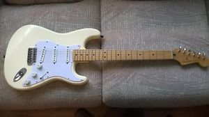 Fender Jimmie Vaughan Stratocaster aged white-Looks & plays great FREE SHIPPING