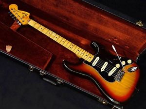 Fender USA 1977 Stratocaster Sunburst w/hard case F/S Guiter From JAPAN #X1169