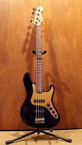 Fender American Deluxe Jazz Electric Bass Guitar SCN Pickups, Case, Strap!