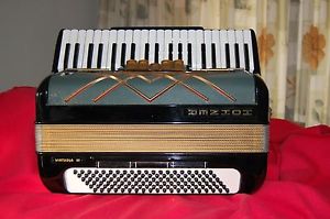 120 Bass, Hohner Virtuola III Piano Accordion