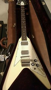 gibson art and historic collection flying v 67 reissue