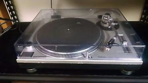 TECHNICS SL 1200mk2 DIRECT DRIVE TURNTABLE +TECHNICS HEADSHELL & STYLUS