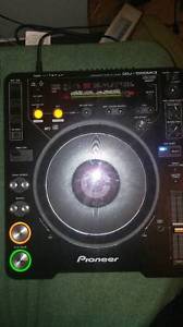 Pair of CDJ 1000