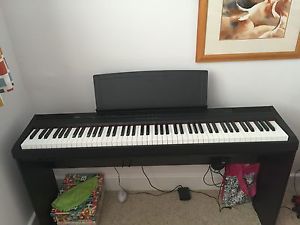 Yamaha P105 Digital Piano PLUS Keyboard Stand (L-85)
