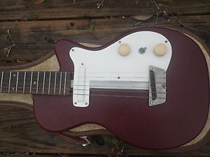 Silvertone Model 1357 Solid Body Electric Guitar, made by Danelectro (1954), ori