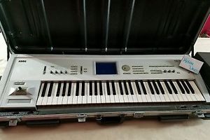KORG TRITON 61 KEY MUSIC WORKSTATION SAMPLER KEYBOARD