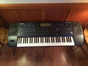 Roland EM-2000 Electronic Keyboard + Vinyl Carry Case (synth, electric, amp)