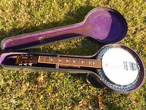 WEYMANN MODEL 85 BANJO GUITAR. 1928, PLAYS AND SOUNDS GOOD, LOUD, CASE