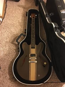 Tom DeLonge Gibson Signature