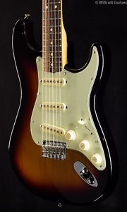 Fender Robert Cray Stratocaster® 3-Color Sunburst, Rosewood (972)