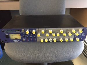 Focusrite ISA 220 Session Pack Microphone Preamp -  Professional Channel Strip