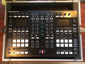 Native Instruments Traktor S8 With Flight Case