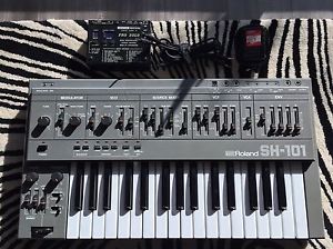 ROLAND SH-101 SYNTHESIZER + KENTON PRO SOLO CV to MIDI Converter.