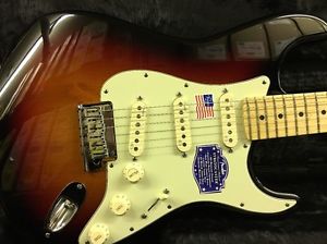 Fender American Deluxe Stratocaster W/HSC 3 Tone Sunburst Locking Tuners