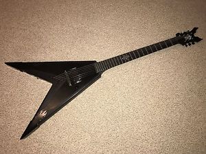 DEVIN TOWNSEND’s PEAVEY PDX Vicious Prototype 7 string V guitar