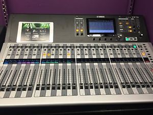 Yahmaha TF5 Mixing Board