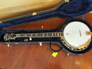 DEERING CALICO 5 STRING BANJO  & HARDSHELL CASE