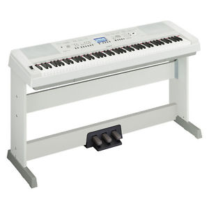 Yamaha DGX-650 White + LP7A