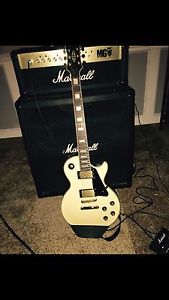 Home Studio Les Paul Guitar Line 6 Amplifi Fx100 Scarlett 2i2 M-Audio AV40