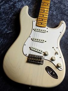 Used FenderCustomShop Journeyman Relic Postmodern Stratocaster Aged White Blonde