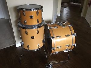 Vintage Tama Super Star Drum Set- Super Maple Finish in Top Shape!!