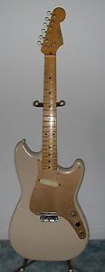Fender Musicmaster guitar 1958, gold anodized pick guard, original maple neck
