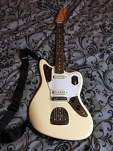 Fender Johnny Marr Jaguar Guitar - Antique White