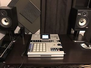 Roland MV 8800 Beat Machine Free Headphones