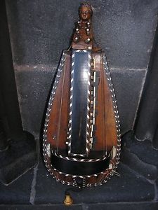 Vielle à roue XVIII è Ancien instrument à cordes , Musique