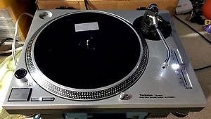 Set (2) Technics 1200 Turntables
