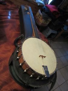 Vintage Wurlitzer 1915 Five String Banjo  with original case.