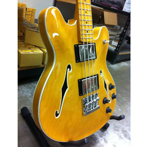 Fender Modern Player Starcaster Semi-Hollowbody Bass Natural DEMO