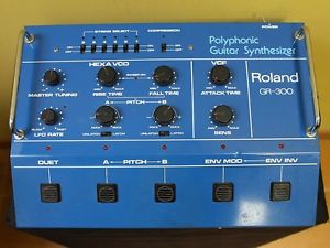 Roland GR-300 Guitar Synthesizer + GK1 Pickup
