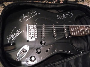 Guitarra firmada Scorpions signed guitar