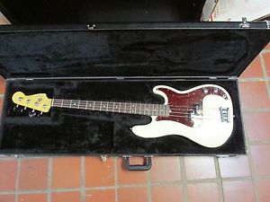 2013 Fender American Standard Precision Bass  Olympic White  NICE!!