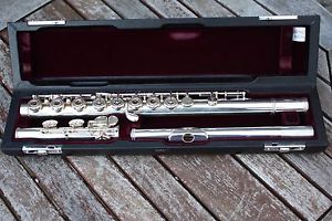 YAMAHA FLUTE YFL684 STERLING SILVER HEAD &BODY, OPEN HOLE INLINE G