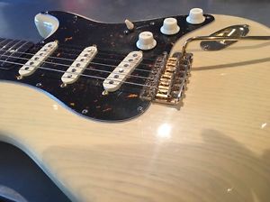 Sonix Strat by Bacchus (Aska factory) Kinmans Blonde w Gold Hardware