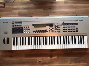 Yamaha MO6 Synthesizer - Workstation - 1.Hand - Manual - TOP Zustand