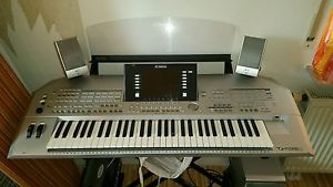 Yamaha Tyros 2 mit Boxen und Taschen