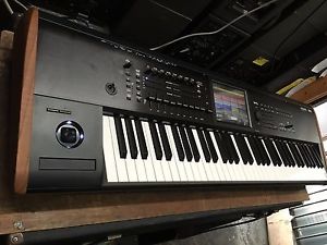 used Korg KRONOS 2 /73 -Key keyboard Music Workstation ,KRONOS 7   //ARMENS//.