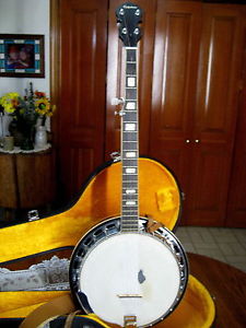 ~  EPIPHONE 5 STRING BANJO W/HARD CASE LEATHER STRAP EXTRAS STRINGS PICKS