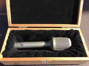 Vintage early 70's Neumann KM86 multi pattern condensor mic in wooden case