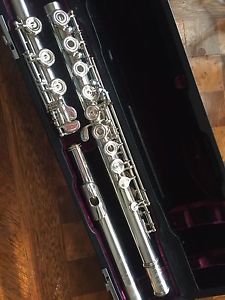 Yamaha 677 Heavy Wall Flute. C# Trill Split E. Mint.
