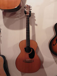 + LUTHIER + ACOUSTIC GUITAR + PENDRAGON 00 + BY MASTER ANDY EVANS + ALL SOLID +