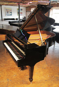 Rebuilt. 1929, Steinway Model O grand piano with a black case. 88 notes.